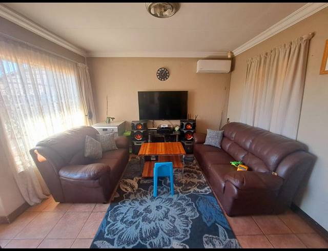 2 BEDROOM HOUSE FOR SALE IN HEUWELOORD